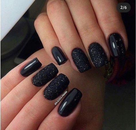 Gel Manicure Black, Line Nail Designs, Gel Manicure Colors, Black Nails With Glitter, Nails Holiday, Nail Goals, Glitter Manicure, Manicure Colors, Lines On Nails