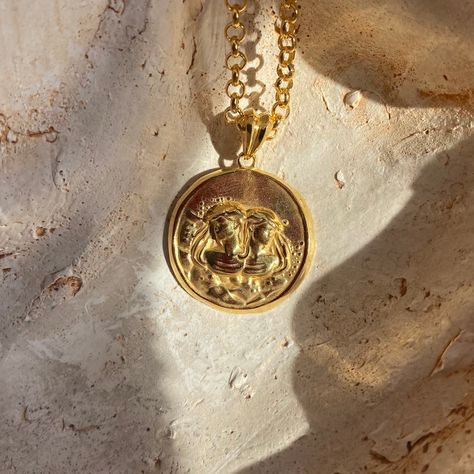 Gold filled gemini coin necklace has very eye catching unique style. Gemini is determined to make powerful difference in the world. Gemini people are curious, clever and friendly. Every gemini people is a rebel at heart. Meaningful horoscope pendant gift for your wife, girlfriend and beloved ones.. Photo of your necklace taken with original real pendant. very special and meaningful gift for wife, girlfriend, mothers, minimal circle shape is very useful for everyday use. Photo of your necklace ta Zodiac Sign Coin Necklace Gift, Gemini People, Gemini Necklace, Gemini Pendant, Gemini Jewelry, Gold Medallion Necklace, Image Swag, Gold Medallion, Medallion Necklace