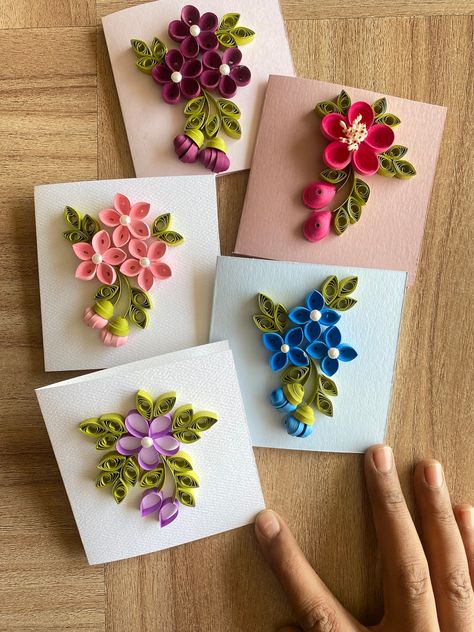 Paper Quilling Birthday Cards, Craft Cards Handmade, Teknik Quilling, Greetings Cards Handmade, Flower Cards Handmade, Congratulations Note, Quilling Birthday Cards, Cards Congratulations, Diy Quilling Crafts