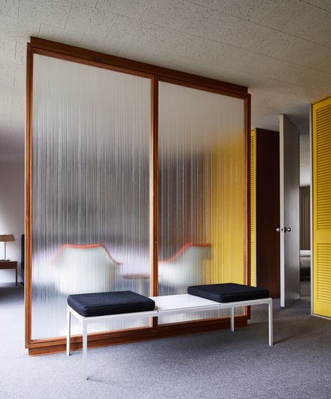 Paul McCobb – Glass Partitions – The Frost House Modern Partition Walls, Glass Partition Wall, Reeded Glass, Glass Partition, Prefabricated Houses, Partition Design, Flute Glass, Partition Wall, Mid Century Modern Furniture