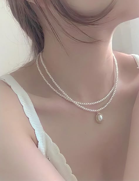 Asian Jewelry Korean Fashion, Aesthetic Pendant, Simple Elegant Jewelry, Pearl Neck, Aesthetic Necklace, Necklace Aesthetic, Fancy Jewelry Necklace, Pretty Jewelry Necklaces, Fancy Jewellery Designs