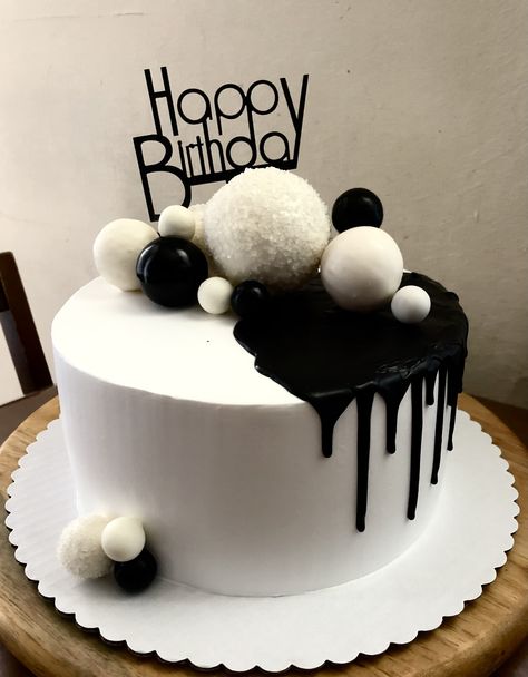 Black And White Cake, Vintage Pasta, 30 Cake, Butterfly Birthday Cakes, Chocolate Cake Designs, Fondant Cake Designs, Ombre Cake, Chocolate Cake Decoration, 21st Birthday Cake