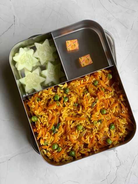 Kids Lunch Ideas For School Indian, Veg Tiffin Recipes Lunch Boxes, Indian School Lunch, Lunch Ideas Rice, Satvik Recipes, Indian Lunch Box, Tiffin Ideas, Friday Recipes, Carrot Rice