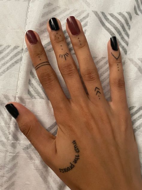 Tatoo Fingers Girl, Native Finger Tattoos For Women, Handpoke Finger Tattoo, Finger Dot Tattoo Meaning, Tattoo Manos Mujer, Minimalist Hand Tattoos For Women, Mini Tat Ideas, Dainty Finger Tattoos For Women, Finger Tats For Women