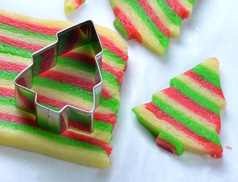 Christmas tree cookie cutter on three colors cookie dough. Colored Cookie Dough, Colorful Christmas Cookies, Tri Color Cookies, Christmas Sweets Ideas, Colored Sugar Cookies, Lemon Sheet Cake, Cake For Two Recipe, Striped Christmas Tree, Cookie Christmas Tree