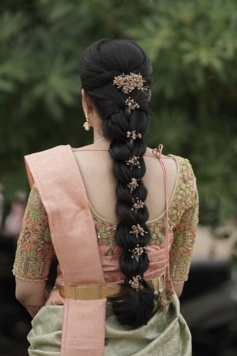 Introducing latest Bridal Hairstyles for South Indian Brides. #weddingbazaar #indianwedding #bridalhairstyle #southindianweddings #southindianbride #southindianhairstyleforsaree #southindianhairstylesimple #southindianhairstylebridal #southindianhairstyletraditional #southindianhairstylelehenga Indian Hairstyles For Saree, South Indian Hairstyle, Messy Braided Hairstyles, Simple Bridal Hairstyle, South Indian Wedding Hairstyles, Reception Hairstyles, Sana Cute, Bridal Hairstyle Indian Wedding, Hair Style On Saree