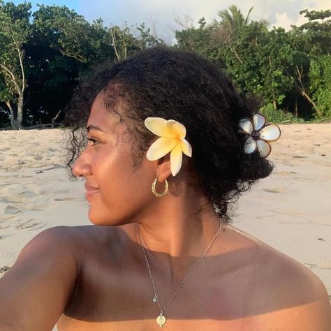 Fijian girl, Melanesia, Pacific Islands 🇫🇯 Tropical Princess, Island Gyal, Earth Girl, Sign Language Words, Bad Gyal, Pose Fotografi, Pacific Islands, Pink Summer, Sign Language