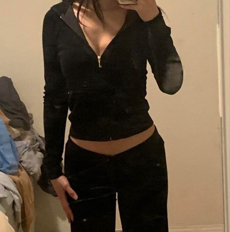 Black Velvet Tracksuit Outfit, Velvet Track Pants Outfit, Black Tracksuit Outfit Aesthetic, Black Velour Tracksuit Outfit, Black Juicy Couture Outfit, Black Juicy Couture Tracksuit 2000s, Juicy Tracksuit Aesthetic, Black Juicy Tracksuit, Juicy Couture Track Suit Aesthetic