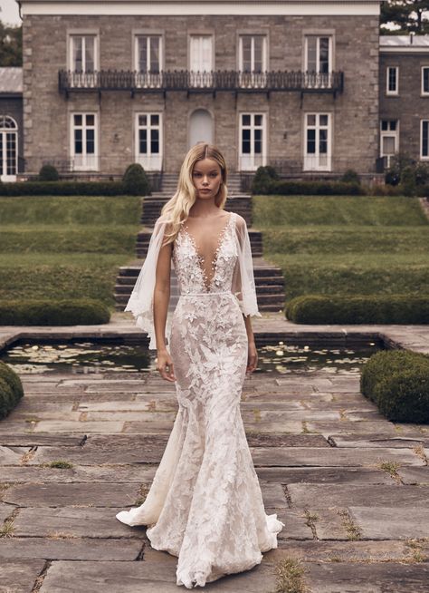 Lee Grebenau, Lee Petra Grebenau, Lovely Wedding Dress, Fitted Gowns, Couture Wedding Gowns, Luxury Wedding Dress, Couture Wedding, Luxury Bridal, Neck Lace