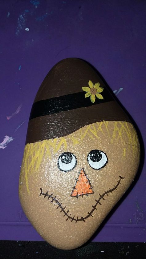 Painted Wood Crafts Ideas, Scarecrow Rock Painting Ideas, Scarecrow Painted Rocks, Fall Rocks Painted Ideas, Thanksgiving Rocks Painted Ideas, Fall Painted Rocks, Kindness Stones, Thanksgiving Rocks, Dremel Rocks