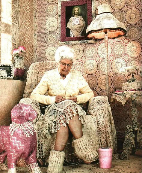 THIS IS SO US IN A COUPLE OF DECADES @Nikka Hugo-Yap (But wait, why is she using knitting needles on a crochet piece and why is her spool of pink thread upside down?) Red Brolly, Granny Love, Crochet Humor, Granny Chic, Knitted Wit, Old Woman, Crochet Home, A Chair, Knitting Needles