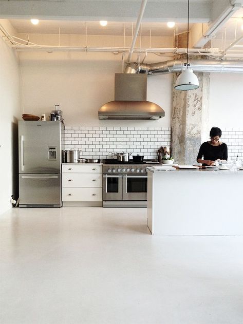 commercial kitchen.  like the simple materials--subway tile backsplash with dark grout, high end appliances, clean lines, set up for real cooking Kitchen Loft, Loft Kitchen, Industrial Style Kitchen, Kitchen White, Farmhouse Kitchen Design, Industrial Kitchen, Style Kitchen, Commercial Kitchen, Küchen Design