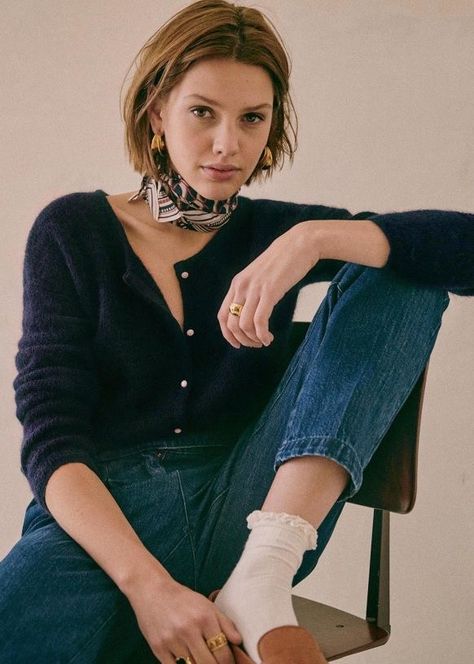 Sezane Gaspard, Tomboy Shirts, Effortlessly Chic Outfits, 가을 패션, Neck Scarves, Parisian Style, Casual Style, Winter Fashion, Fall Outfits