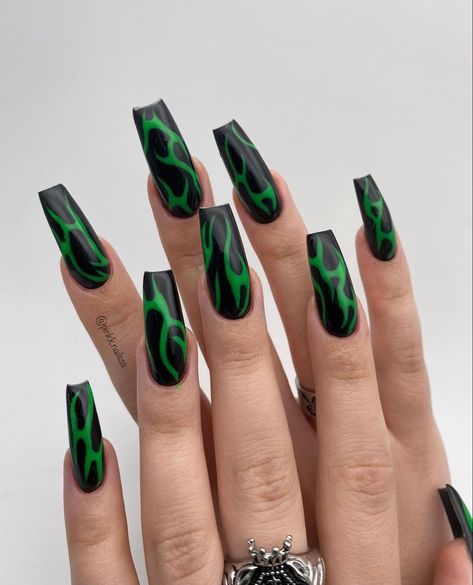 Poison Ivy Nails, Black Silver Nails, Paznokcie Hello Kitty, Lily Nails, Green Acrylic Nails, Diamond Nail Art, Watermelon Nails, Cherry Nails, Nail Jewels