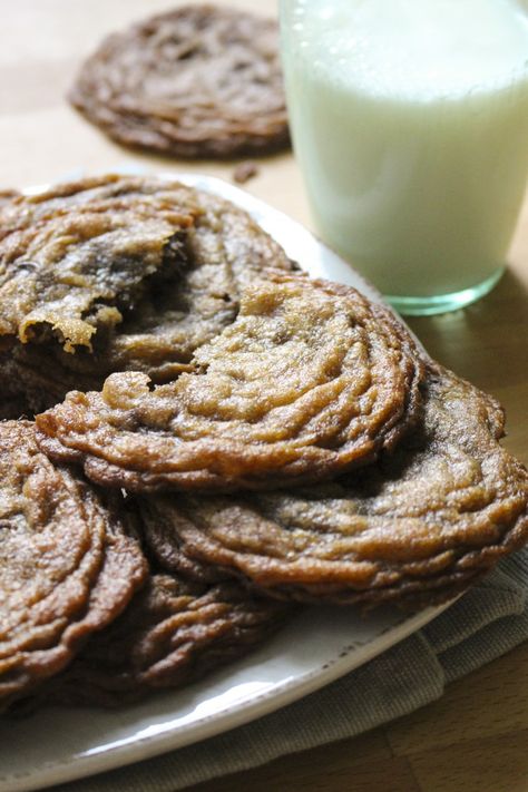 Crispy chocolate chip cookies Crisp Cookies, Crispy Chocolate Chip Cookies, Chocolate Chip Cookies Ingredients, Christmas Delights, Brownies Cookies, Cowboy Cookies, Chewy Brownies, Crispy Cookies, Chewy Chocolate Chip