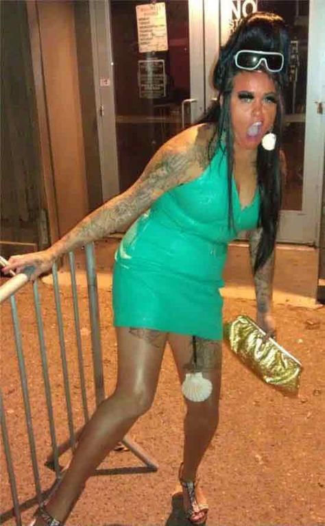 Drunk woman outside of bar with clam hanging out of her dress. Big hair, bad tattoos, hammered Bad Family Photos, Funny Family Photos, Funny Photos Of People, Vintage Outfits Men, Drunk Woman, Worst Album Covers, Creepy Photos, Drunk Humor, Awkward Family Photos