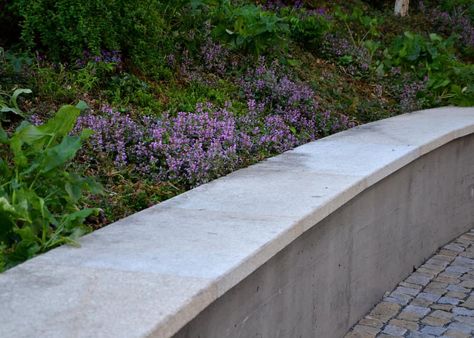 12 Inexpensive Retaining Wall Ideas for Your Backyard Retaining Wall With Bench, Wall With Bench, Inexpensive Retaining Wall Ideas, Cheap Retaining Wall, Retaining Wall Patio, Retaining Wall Ideas, Concrete Retaining Wall, Diy Retaining Wall, Backyard Retaining Walls