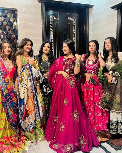 Pakistani Wedding Outfits Sisters Bridesmaid Dresses, Pakistani Wedding Outfits Sisters, Mehendi Brides, Iqra Kanwal, Dress For Bride Sister, Pikachu Girl, Black Dress Design, Ramadan Photos, Dress Design Ideas