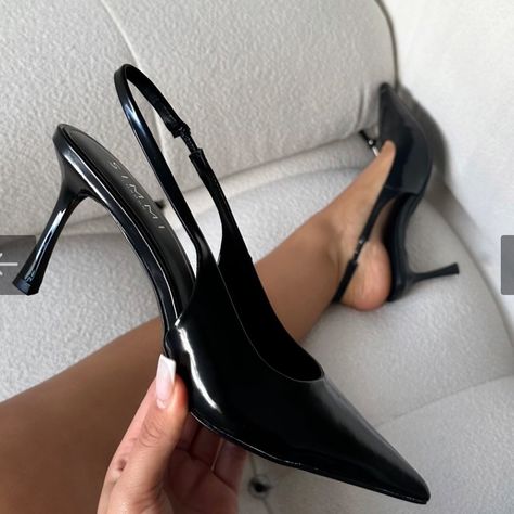 Libra Rising, Dr Shoes, Shoes Heels Classy, Court Heels, Heels Classy, Girly Shoes, Shoe Inspo, Pointed Heels, Aesthetic Shoes