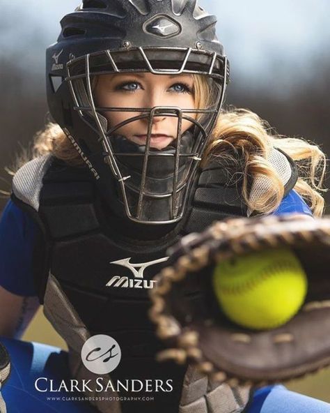 Softball Pictures Poses, Sports Team Photography, Softball Photography, Softball Photos, Softball Senior Pictures, Senior Softball, Baseball Photography, Softball Pictures, Senior Pictures Sports