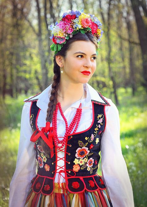 Polish Traditional Costume, Polish Dress, Slavic Clothing, Polish Clothing, Ukrainian Culture, National Clothes, Polish Models, Polish Women, Mode Boho