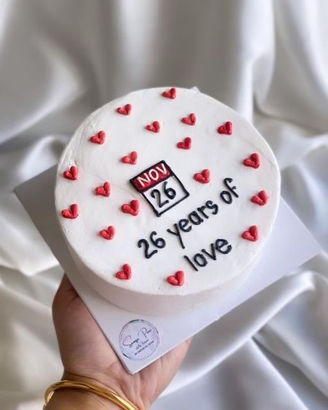 Anniversary Cake Decorating Ideas, Simple Anniversary Cake Small, Korean Cake Anniversary, Banto Cake Design, Couple Bento Cake, Wedding Anniversary Cake Ideas Unique, 3 Year Anniversary Cake, Anniversary Cakes For Parents, Anniversary Cake For Parents