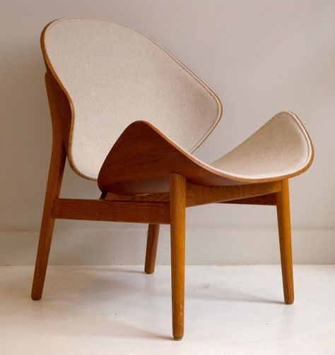 Hans Olsen teak and oak easy chair. Description from pinterest.com. I searched for this on bing.com/images Danish Vintage Furniture, Poltrona Design, Chair Design Modern, Oak Chair, Teak Chairs, Chaise Design, Decoration Inspiration, Decor Minimalist, Easy Chair