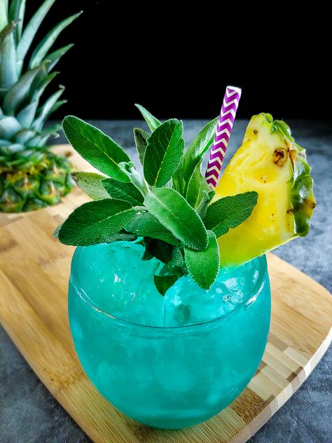 Easy Mint Julep Recipe, Julep Recipe, Mint Julep Recipe, Pineapple Sage, Tiki Cocktails, Tropical Twist, Healthy Lifestyle Food, Drink Ideas, Mint Julep