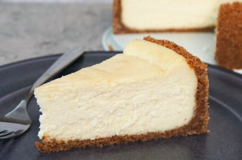 New York Style Cheesecake Recipe - Mountainside Bakery Cheesecake New York Style, New York Style Cheesecake Recipe, Cheesecake Healthy, Cheesecake New York, Cream Room, New York Style Cheesecake, Healthy Cheesecake, Cream Cheese Eggs, How To Make Cheesecake