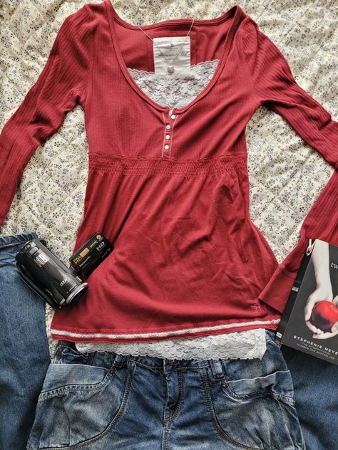 Lace Cami Top Outfit Y2k, Elena Gilbert Shirt, Elaina Gilbert Outfits, Babydoll Shirt Outfit, Lace Cami Top Outfit, Bella Swan Outfit, 2000s Abercrombie, Babydoll Top Outfit, Tvd Outfits