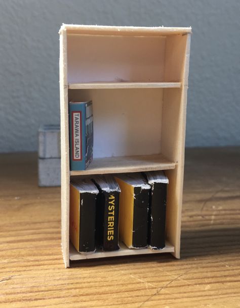 Popsicle Stick Bookshelf, Diy Miniature Bookshelf, Bookshelf Miniature, Diy Tiny Books, Dollhouse Shelf, Diorama Art, Miniature Bookshelf, Mini Bookshelf, Bookshelf Inspiration