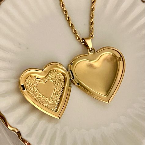 Love at first sight ✨ You can never go wrong with a classic heart locket necklace. In frame Classic Heart Locket Necklace - 18K Gold Plated #peachyaccessories_official #jewellery #jewellerydesign #necklace #layerednecklaces #modernjewelry #modernjewellery Heart Gold Necklace, Heart Locket Necklace, Stacked Necklaces, Gift Suggestions, Gold Aesthetic, Branding Ideas, Gold Locket, Gold Heart Necklace, Love At First