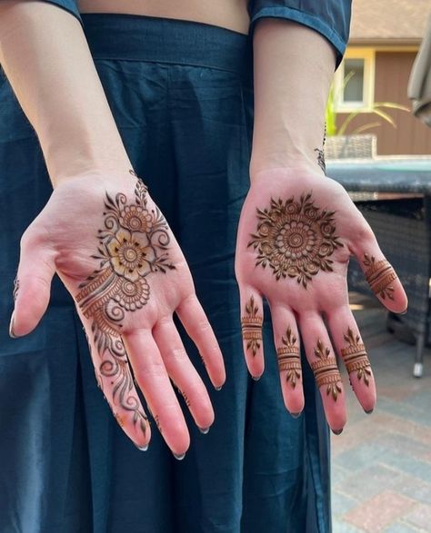 Mehendi Minimal Design Front Hand, Half Hand Front Mehndi Design, Gen Z Mehendi Designs, Minimal Arabic Mehendi, Small Front Hand Mehndi Designs, Subtle Mehendi Designs, Aesthetic Mehendi Front Hand, Minimal Front Hand Mehndi Designs, Mehandi Designs Minimal