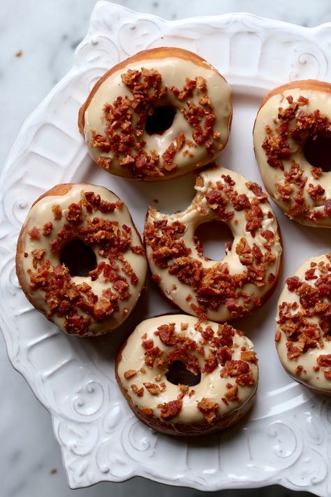 Maple Bacon Doughnut, Fall Donuts Aesthetic, Doughnut Flavor Ideas, Maple Bacon Donuts Recipe, Bacon Donuts Recipe, Bacon Doughnut, Plain Donut, Framers Market, Cronut Recipe