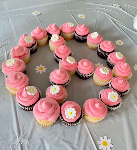 Peace Sign Cookie Cake, Cupcake Peace Sign, Peace Cupcake Cake, Peace Love Pool Party, Three Is A Vibe Birthday, Peace Sign Pull Apart Cupcakes, Peace Out 20s Party, Two Groovy Cupcake Cake, Peace Sign Cupcake Cake