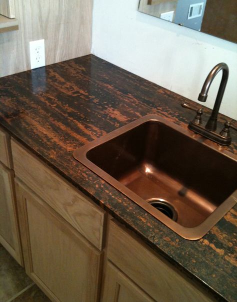 Black and copper countertop. Done with an epoxy. Rustic Countertops, Copper Countertops, Metal Countertops, Copper Counter, Countertop Kit, Countertops Diy, Kitchen Remodel Countertops, Modern Home Office Furniture, Resin Countertops