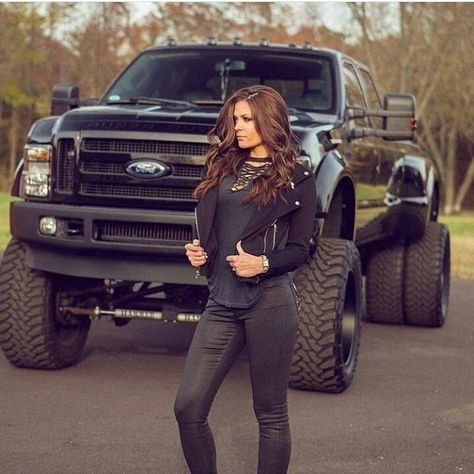 Truck Jokes, Country Girl Truck, Biggest Truck, Ford Crew Cab, Ford F650, Ford Girl, Hot Trucks, Fiat Toro, Kombi Home