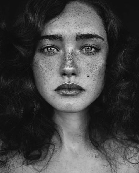 People With Red Hair, Black And White Photography Portraits, People With Freckles, Black And White Face, Beautiful Portraits, Photographie Portrait Inspiration, Face Photography, Portrait Images, Black And White Portraits