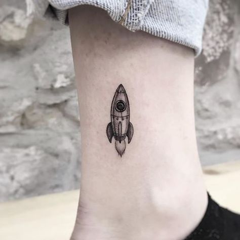 rocketship tattoo minimalist Google Search Ankle Tattoo Designs #Tattoo #TattooDesigns #tattoos Rocketship Tattoo, Rocket Ship Tattoo, Ankle Tattoo Men, Rocket Tattoo, Astronaut Tattoo, Tatuagem Masculina Pequena, Ankle Tattoo Designs, Tattoo Minimalist, Alien Tattoo