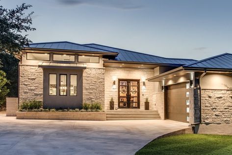 Prairie and Craftsman House Plans: A Style Guide - Houseplans Blog - Houseplans.com Modern Prairie Home, Contemporary Style House, Prairie House, Prairie Home, Prairie Style Houses, Casa Patio, Contemporary Style Homes, Contemporary House Plans, Modern House Plan