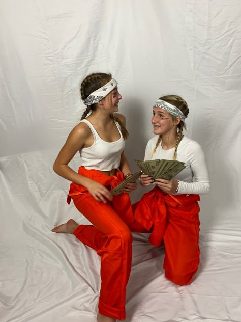 Prisoners Duo Costume, Prisoner Halloween Costume Teen Girl, Duo Halloween Costumes Prisoner, Cops Vs Robbers Spirit Week, Jailbreak Theme Outfit, Prisoner Girl Costume, Cops And Robbers Costume Group, Prisoner Costume Makeup, Inmates Halloween Costume