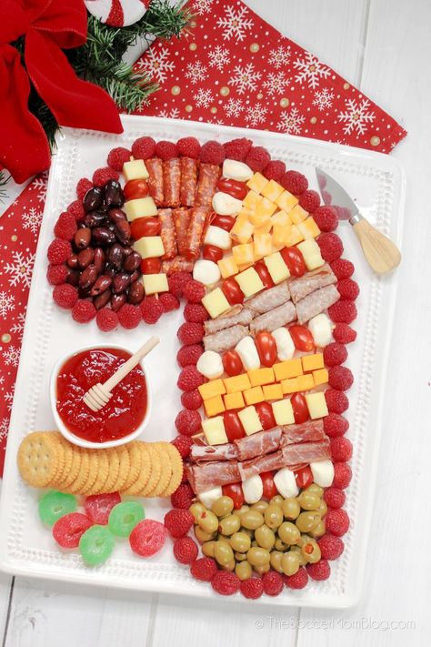 A candy-cane shaped meat and cheese platter that's easy to make! Plus 4 more Christmas charcuterie ideas! Candy Cane Charcuterie Board, Candy Cane Charcuterie, Creative Christmas Appetizers, Christmas Charcuterie, Holiday Platters, Charcuterie Inspiration, Christmas Tree Cookies, Charcuterie And Cheese Board, Charcuterie Recipes