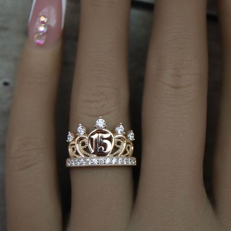 14K real gold 15 años ring 💍 $290 #quinceañera Quince Rings Gold, Xv Jewelry, 15 Rings Quinceanera, Quince Rings, Quince Jewelry, 15 Ring, Quinceanera Makeup, Ring Stones, 15 Rings