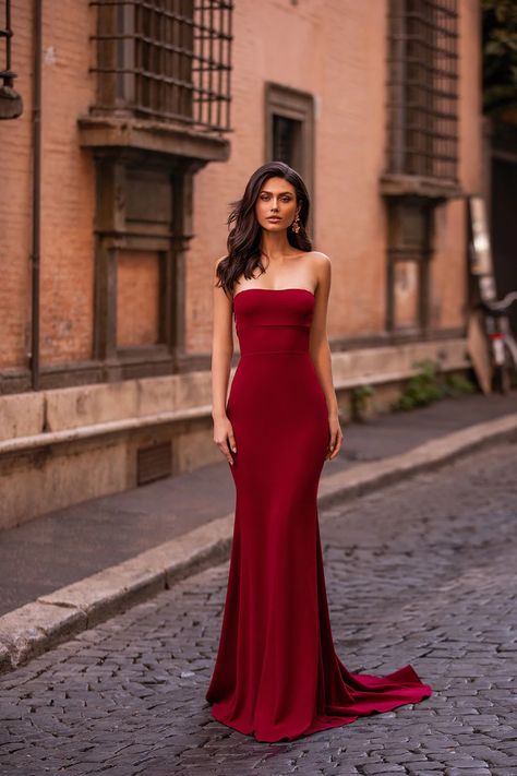 Victoria Bronova, Long Mermaid Dress, Alamour The Label, Red Strapless Dress, Dress Display, Amazing Dresses, Winter Photoshoot, Black Tie Dress, Red Gowns