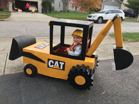 Radio Flyer Wagon turned into a Construction Backhoe for Halloween! Halloween Costumes Wagon, Baby Boy Halloween Costumes, Wagon Halloween Costumes, Cardboard Box Costume, Wagon Costume, Toddler Boy Halloween Costumes, Baby Boy Halloween