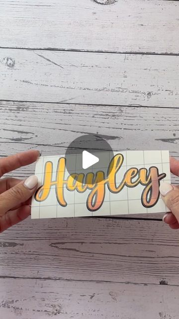 How To Make Name Stickers With Cricut, Cricut Name Stickers, Cricut Letters, Sticker Cricut, Stickers Cricut, Heart Decals, Cricut Tips, Labels Diy, Layered Vinyl