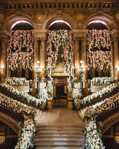 Grand Hall Wedding, Royal Wedding Aesthetic Decor, Events Planner Aesthetic, Magical Wedding Venues, Big Wedding Venues, Crazy Rich Asians Wedding, Quiet Luxury Wedding, Royal Wedding Aesthetic, Luxury Wedding Aesthetic