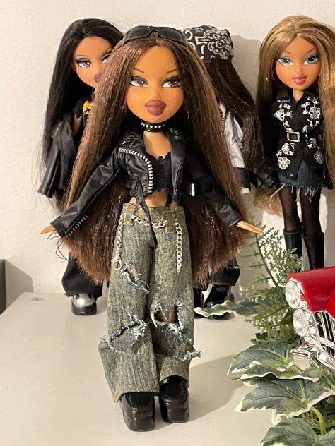 Easy Bratz Costume, Bratz Themed Outfits For Adults, Bratz 2000s Outfits, Bratz Streetwear, Bratz Inspo Outfit Yasmine, Bratz Dolls Outfit, Bratz Doll Winter Outfits, Bratz Inspo Outfit Sasha, Bratz Style Outfit