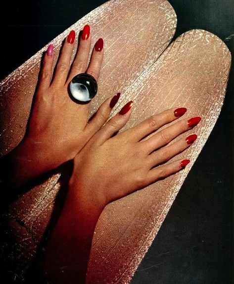 60s Nails, 70s Mode, Wife Nails, Glitter Tights, Patrick Nagel, 70s Glam, Disco Glam, Fashion Jobs, Vintage Nails