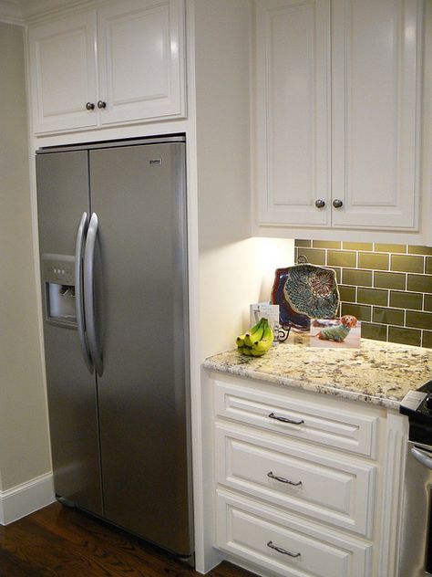 Modern Refrigerator, Kitchen With White Cabinets, Microwave Cabinet, Microwave Shelf, Fitted Cabinets, Refrigerator Cabinet, Shelf Cabinet, Kitchen Fridges, Farmhouse Kitchen Cabinets